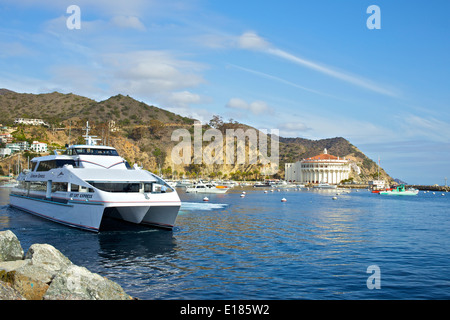 Catalina Express si diparte SeaCat per Long Beach da Avalon, Isola Catalina, California. Foto Stock