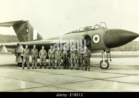 Il Gloster Javelin fa(W) era un caccia britannico sviluppato per la Royal Air Force negli anni '1950 Noto per il suo caratteristico design bimotore, il Javelin è stato progettato per intercettare aerei nemici. Foto Stock