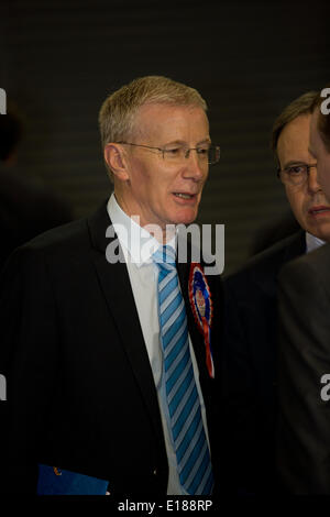 Belfast, Regno Unito. 26 Maggio, 2014. Gregory Campbell al risultato delle elezioni europee Credito: Bonzo Alamy/Live News Foto Stock