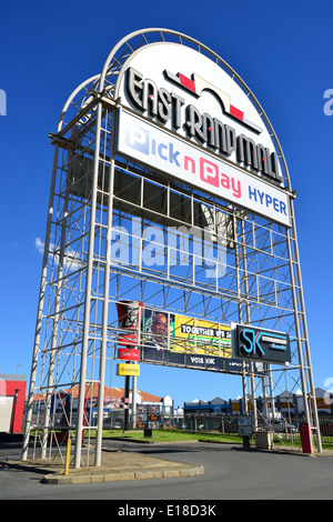 Segno di benvenuto di fronte East Rand Mall, Boksburg, East Rand, provincia di Gauteng, Repubblica del Sud Africa Foto Stock