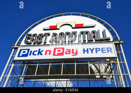 Segno di benvenuto di fronte East Rand Mall, Boksburg, East Rand, provincia di Gauteng, Repubblica del Sud Africa Foto Stock