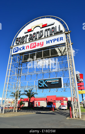 Segno di benvenuto di fronte East Rand Mall, Boksburg, East Rand, provincia di Gauteng, Repubblica del Sud Africa Foto Stock