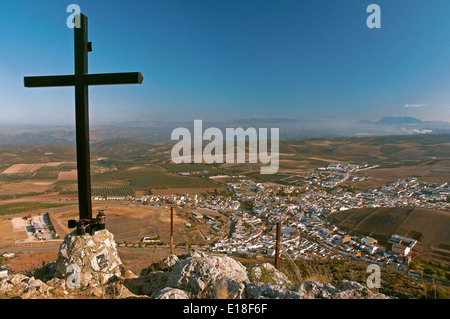 Vista panoramica e la croce, Alameda, Malaga-provincia, regione dell'Andalusia, Spagna, Europa Foto Stock