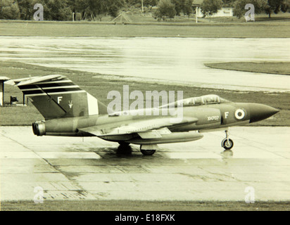 Il Gloster Javelin fa(W) era un aereo da caccia britannico a doppio getto progettato per intercettazione in tutte le condizioni meteorologiche. Fu utilizzato principalmente dalla Royal Air Force durante la guerra fredda, servendo come elemento chiave nella strategia di difesa aerea della RAF contro i bombardieri sovietici. Foto Stock