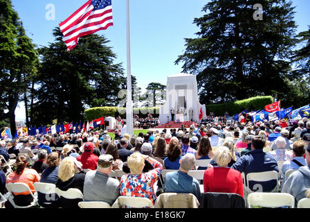 San Francisco, Maggio 26th, 2014. veterani e famiglia frequentare 146Presidio di San Francisco memorial day service presso il Presidio di San Francisco Credit: Bob Kreisel/Alamy Live News Foto Stock