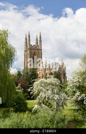 Guardando verso San Pietro ad Vincula chiesa parrocchiale a Hampton Lucy, Warwickshire, Inghilterra, Regno Unito Foto Stock