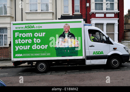 Un ASDA furgone parcheggiato in Harlesden, a nord di Londra, Regno Unito Foto Stock