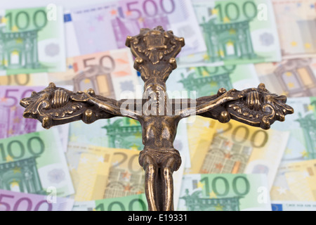 Viele Euro Geldscheine Mit einem Kreuz Foto Stock