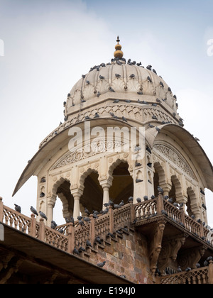 India Rajasthan, Jaipur, Albert Hall Museum esterno, Indo Saracenic, Mughal cupola di stile Foto Stock