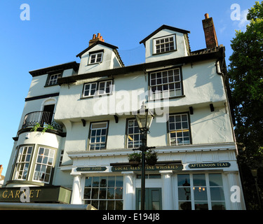 Norwich, Sir Garnet Wolseley Inn public house, pub, xvii secolo con aggiunte successivamente Market Place Norfolk England Regno Unito Foto Stock