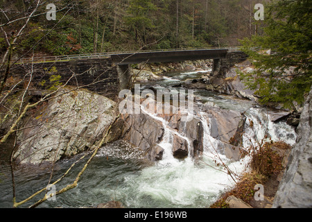 Stato vecchio Hwy 73 è raffigurato nel Parco Nazionale di Great Smoky Mountains in Tennessee Foto Stock