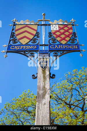 Città araldico segno, High Street Chipping Campden Cotswolds Gloucestershire England Regno Unito EU Europe Foto Stock