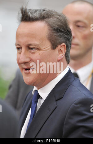 Bruxelles, Belgio. 27 Maggio, 2014. Primo Ministro britannico David Cameron arriva a prendere parte a una riunione informale UE leaders summit presso la sede centrale dell'UE a Bruxelles, la capitale del Belgio, maggio 27, 2014. La nomina del nuovo leader UE dopo e lo sviluppo più recente in Ucraina a seguito delle elezioni presidenziali sono i due argomenti major in riunione. Credito: Voi Pingfan/Xinhua/Alamy Live News Foto Stock