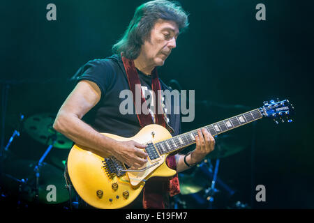 Milano Italia. Il 26 maggio 2014. STEVE HACKETT ex chitarrista Genesis si esibisce dal vivo presso il Teatro lineare4Ciak durante il 'Genesis Extended 2014 World Tour' Foto Stock