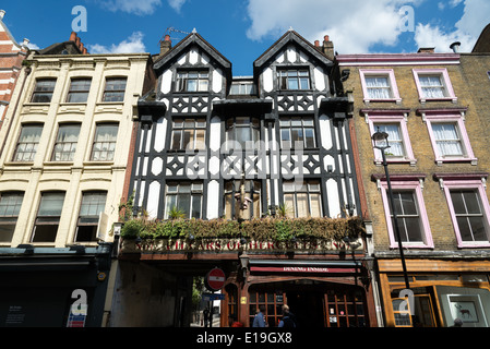 Le colonne d'Ercole pub in Greco Street, Soho, London, Regno Unito Foto Stock