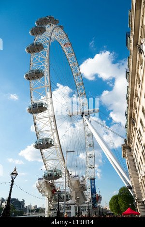 Il London Eye sulla Southbank, England, Regno Unito Foto Stock