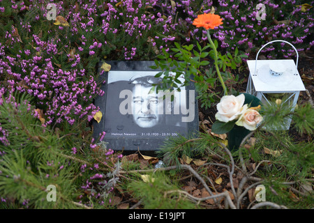 Grab Helmut Newton, Kuenstlerfriedhof, Stubenrauchstrasse, Friedenau, Berlino, Deutschland / Künstlerfriedhof Foto Stock