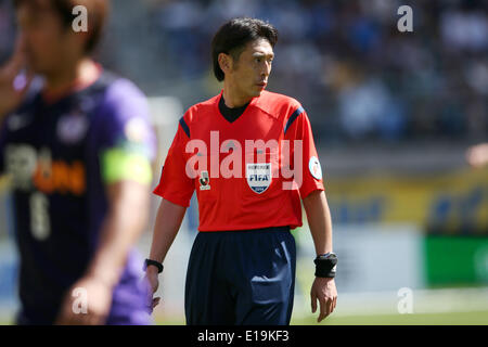 Yuichi Nishimura, Maggio18, 2014 - Calcetto : 2014 J.League Division 1, tra Vegalta Sendai 1-0 Sanfrecce Hiroshima a Yurtec Stadium Sendai, Miyagi, Giappone. © Giu Tsukida AFLO/sport/Alamy Live News Foto Stock