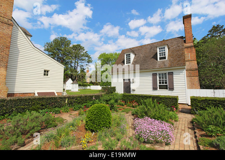 Restaurata la casa e il giardino il duca di Gloucester Street nel centro di Colonial Williamsburg, Virginia Foto Stock