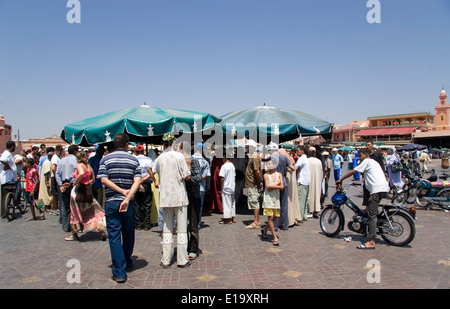 Bancarelle regioni: negozi di Djemaa el Fna a Marrakech Foto Stock