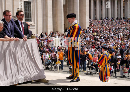Città del Vaticano. Il 28 maggio 2014. Papa Francesco, Udienza generale del 28 maggio 2014 Credit: Davvero Facile Star/Alamy Live News Foto Stock