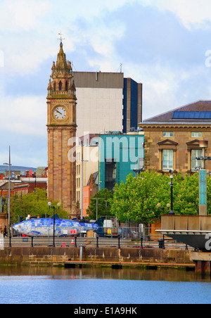 Regno Unito e Irlanda del Nord, Belfast, Albert Memorial Clock Tower, il grande pesce, fiume Lagan, Foto Stock