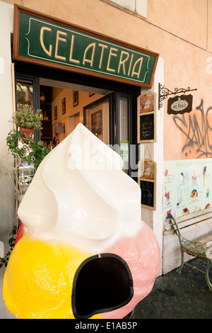 Italia - gelateria, o vendita gelateria gelato italiano o di gelato, Roma Italia Europa Foto Stock