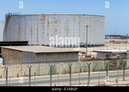 Big Grey serbatoio di diesel in Arabia Saudita Foto Stock