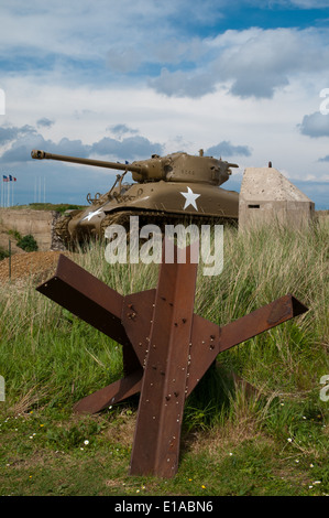 Sherman serbatoio all'esterno Utah Beach Museum, serbatoio ostacolo, Normandia Foto Stock
