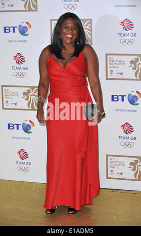 Londra, UK, UK. Il 7 ottobre, 2011. Tessa Sanderson arriva per il British Olympic palla al Centro Espositivo di Olympia. © Ferdaus Shamim/ZUMA filo/ZUMAPRESS.com/Alamy Live News Foto Stock