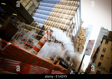 Costruzione in strada a NE York City, Manhattan Foto Stock