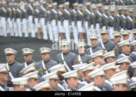 West Point, NY, STATI UNITI D'AMERICA. 28 Maggio, 2014. Cadetti marzo in Michie Stadium per il 2014 Cerimonia di Laurea di l'Accademia Militare degli Stati Uniti a West Point. Credito: Dan Herrick/ZUMAPRESS.com/Alamy Live News Foto Stock