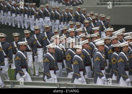 West Point, NY, STATI UNITI D'AMERICA. 28 Maggio, 2014. Cadetti marzo in Michie Stadium per il 2014 Cerimonia di Laurea di l'Accademia Militare degli Stati Uniti a West Point. Credito: Dan Herrick/ZUMAPRESS.com/Alamy Live News Foto Stock