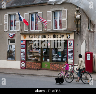 Sainte Marie du Mont, sito del paracadutista americano degli sbarchi e villaggio prima di essere liberato in sbarco in Normandia Foto Stock