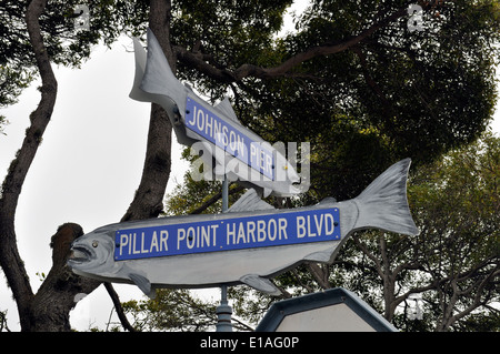 Pilastro punto Harbor Blvd e Johnson Pier cartelli stradali California Foto Stock