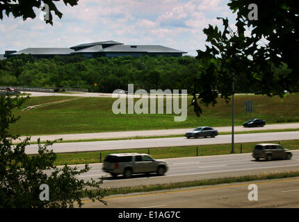 Irving, Texas - 28 Maggio 2014 - Il più grande corporation negli Stati Uniti, Exxon Mobil in Las Colinas sviluppo in Irving dà ai dipendenti un bel paio di natura. Credito: J. G. Domke/Alamy Live News Foto Stock