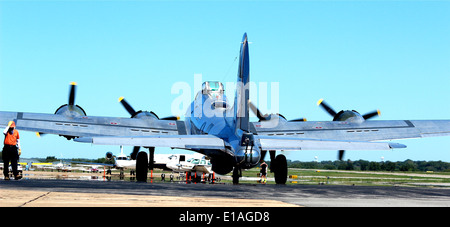 Argento vecchio piano attorno a prendere il via alla McKinney Air Show Foto Stock