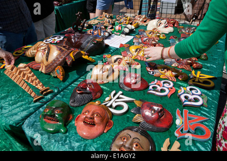 In legno intagliato a mano maschere nepalese Foto Stock