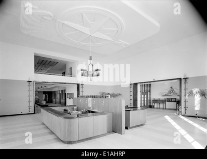 L'Aeroporto de Lisboa, noto anche come Humberto Delgado Airport, è il principale punto di accesso internazionale al Portogallo. Situato a Lisbona, funge da hub per i voli nazionali e internazionali, trasportando milioni di passeggeri all'anno. Foto Stock