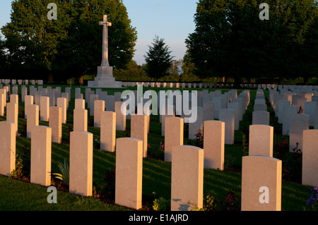 Bayeux British cimitero di guerra dalla seconda guerra mondiale contenente tombe dei soldati caduti nella battaglia di Normandia Foto Stock