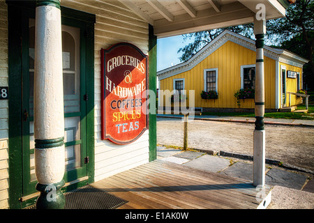 Antico edificio di generi alimentari segno, Mystic Seaport, Connecticut Foto Stock