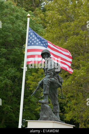 Iron Mike American war memorial a La Fière causeway in memoria della American truppe aviotrasportate del D-Day Foto Stock