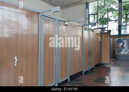 Il Tränenpalast (Palazzo delle lacrime) è il Berlin colloquialism per l'ex valico di frontiera a Berlin Friedrichstrasse. Foto Stock