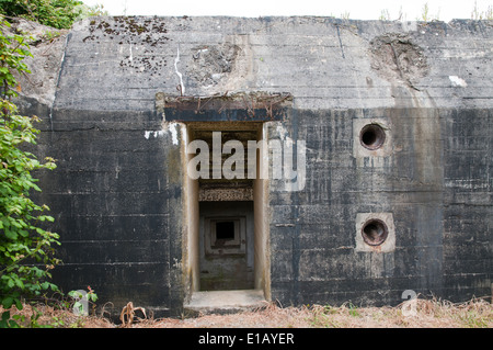 Bunker tedesco con danno battaglia da D-Day sbarco in Normandia, Maisy batteria, D-Day, sito Normandia Foto Stock