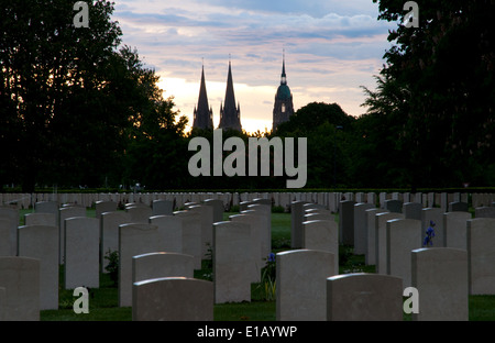 Bayeux British cimitero con tombe di soldati uccisi in sbarco in Normandia Foto Stock