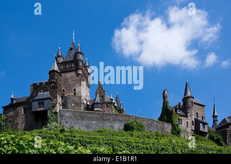 Visualizzare fino al castello di Reichsburg, città di Cochem, RENANIA-PALATINATO, Germania, Europa Foto Stock