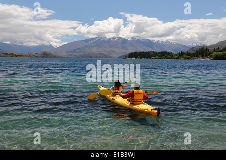 Il kayak sul lago Wanaka Foto Stock