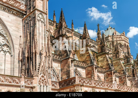 Famosa Cattedrale di Notre Dame de Strasbourg, Alsazia, Francia. Dettagli di architettura. Foto Stock