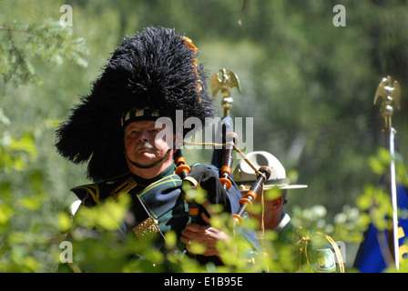 Il Savenac Memorial Grove in Montana è stato ridedicato in onore degli incendi del 1910. Questa cerimonia ha reso omaggio ai vigili del fuoco e ai lavoratori forestali che hanno combattuto i devastanti incendi, segnando il boschetto come luogo di memoria e riconoscimento. Foto Stock
