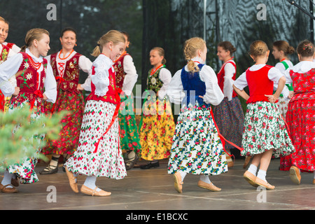 L'Europa, Polonia, Carpazi, Zakopane, Festival Internazionale del Folklore di montagna, gli artisti interpreti o esecutori in costume tradizionale Foto Stock